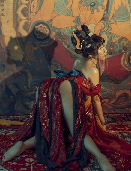 年轻的女闺蜜hd