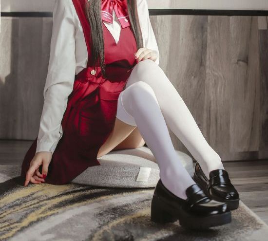 年轻的女教师2免费