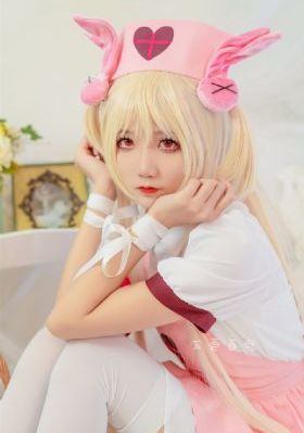 大胸女大学生