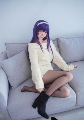 脱了她裙子摸进她的内裤亲吻网站