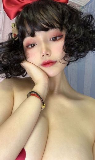 女仆扒开双腿让主人调教游戏