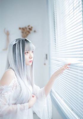 金梅瓶2