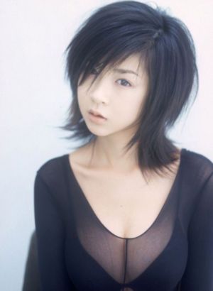 年轻女秘书